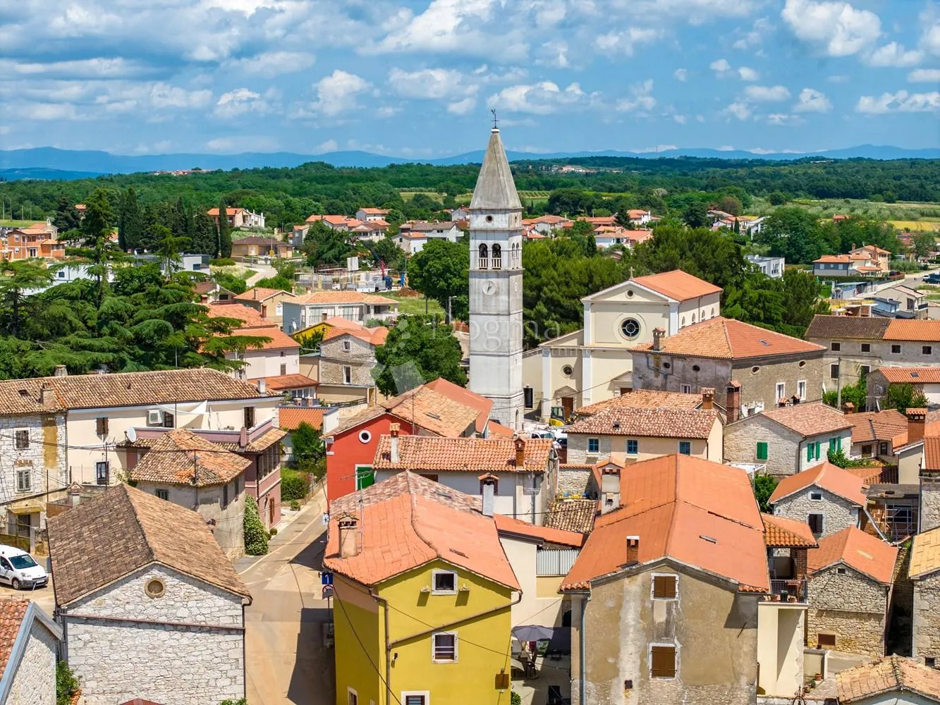 atraktivno građevinsko zemljište u kašteliru – 1.200 m² - slika 9