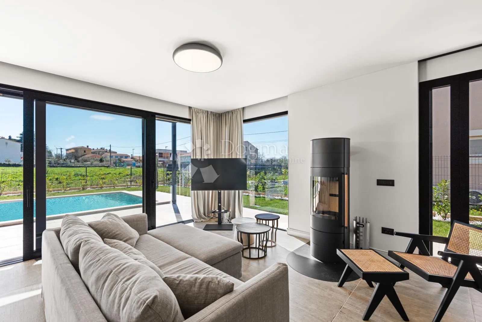 arhitektonska vila u krnici – luksuz, privatnost i mediteranska elegancija (2,5 km od mora) - slika 2