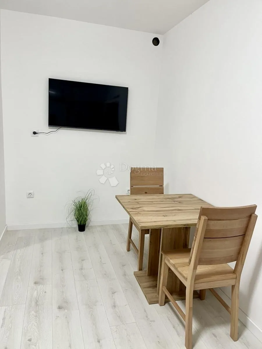lošinj - 3 etažirana stana u kući 100m od plaže - slika 7