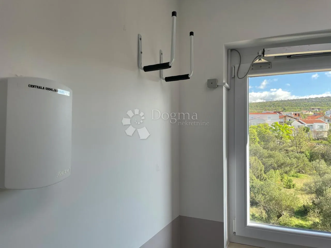 novogradnja! luksuzan dvosoban stan 50 m od mora – maslenica - slika 28
