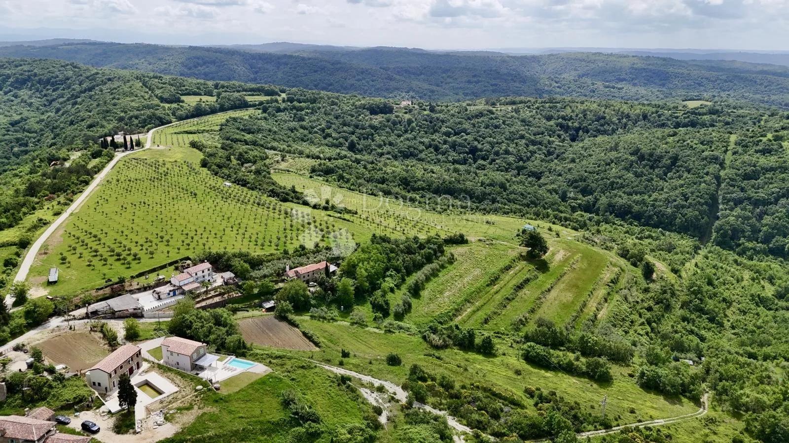 predivna kamena kuća s bazenom i pogledom na more - slika 3