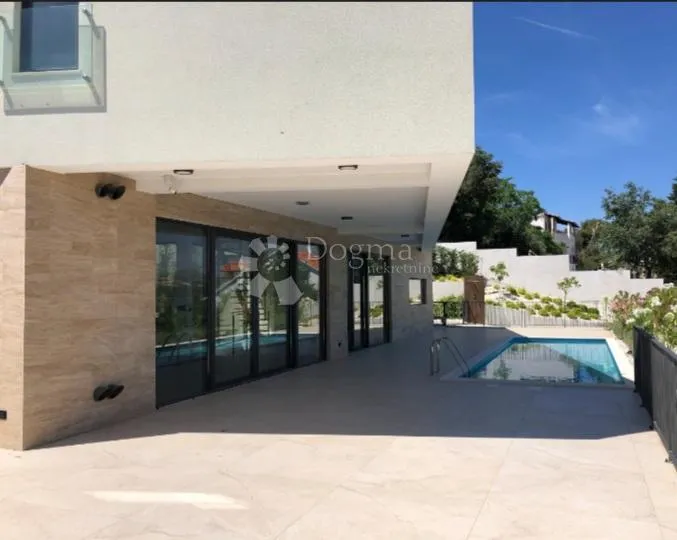 moderna vila sa bazenom,drugi red od mora iii - slika 12