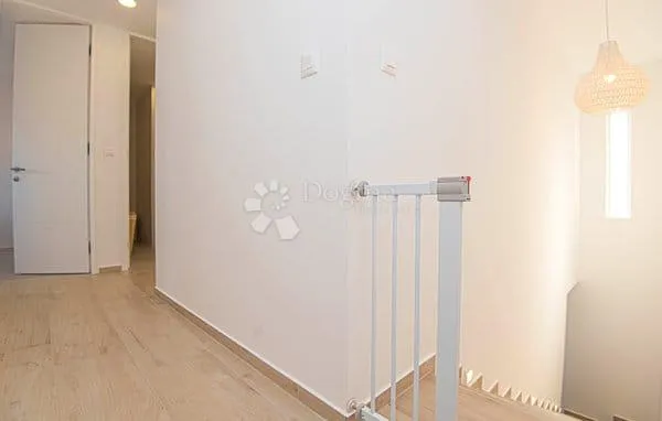 šibenik/zablaće- jedinstveni kompleks uz more: apartmanske kuće s teniskim terenom i bazenima - slika 23