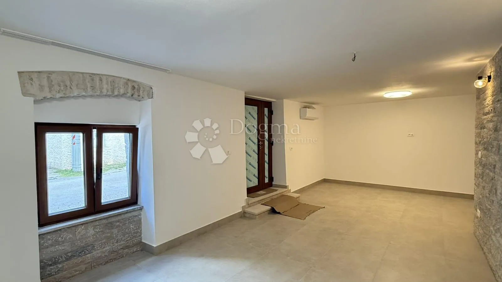 prekrasna renovirana kamena kuća - slika 5