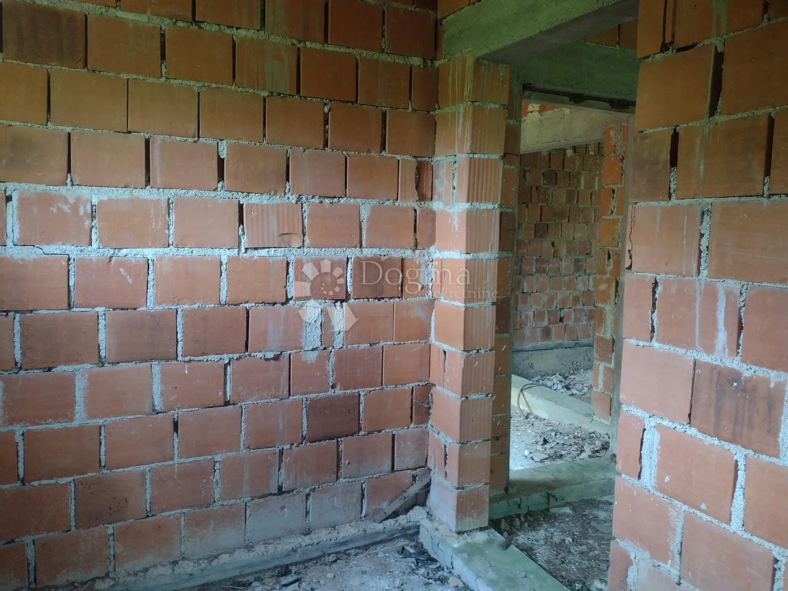 uredno vlasništvo, 1,8ha - slika 9