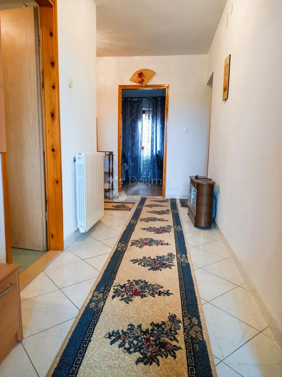 labin, etaža sa tri stambene jedinice - slika 15