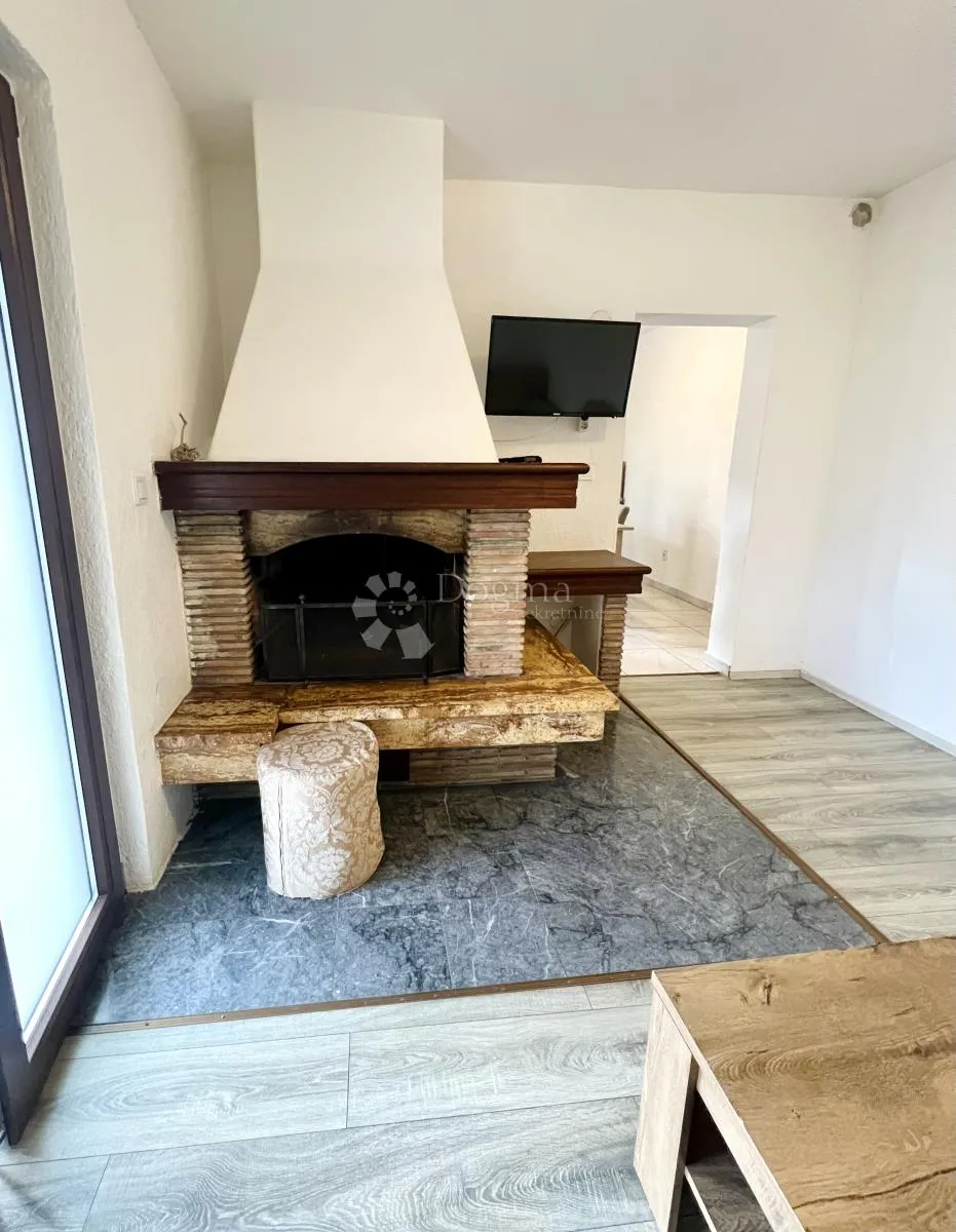 trosoban stan u rovinju - blizina plaže cuvi - slika 3
