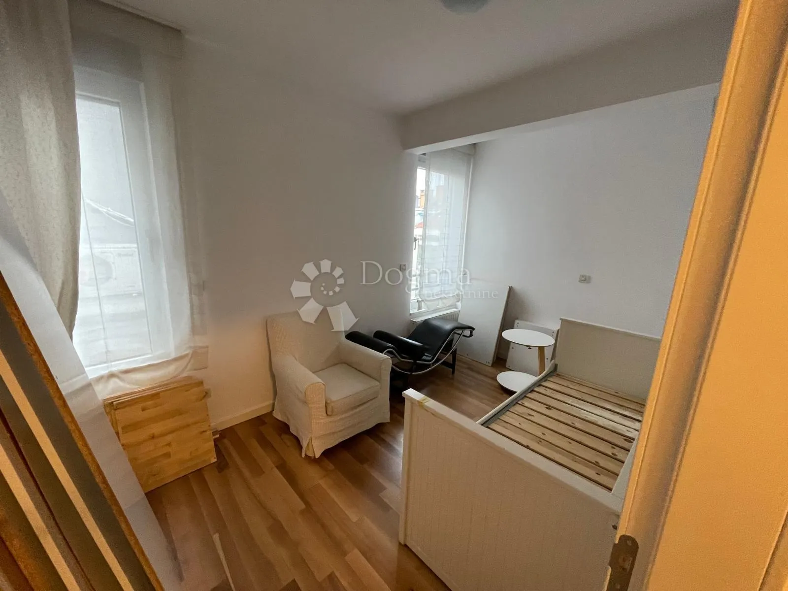 luksuzni troetažni penthouse sa terasom i bazenom - slika 19