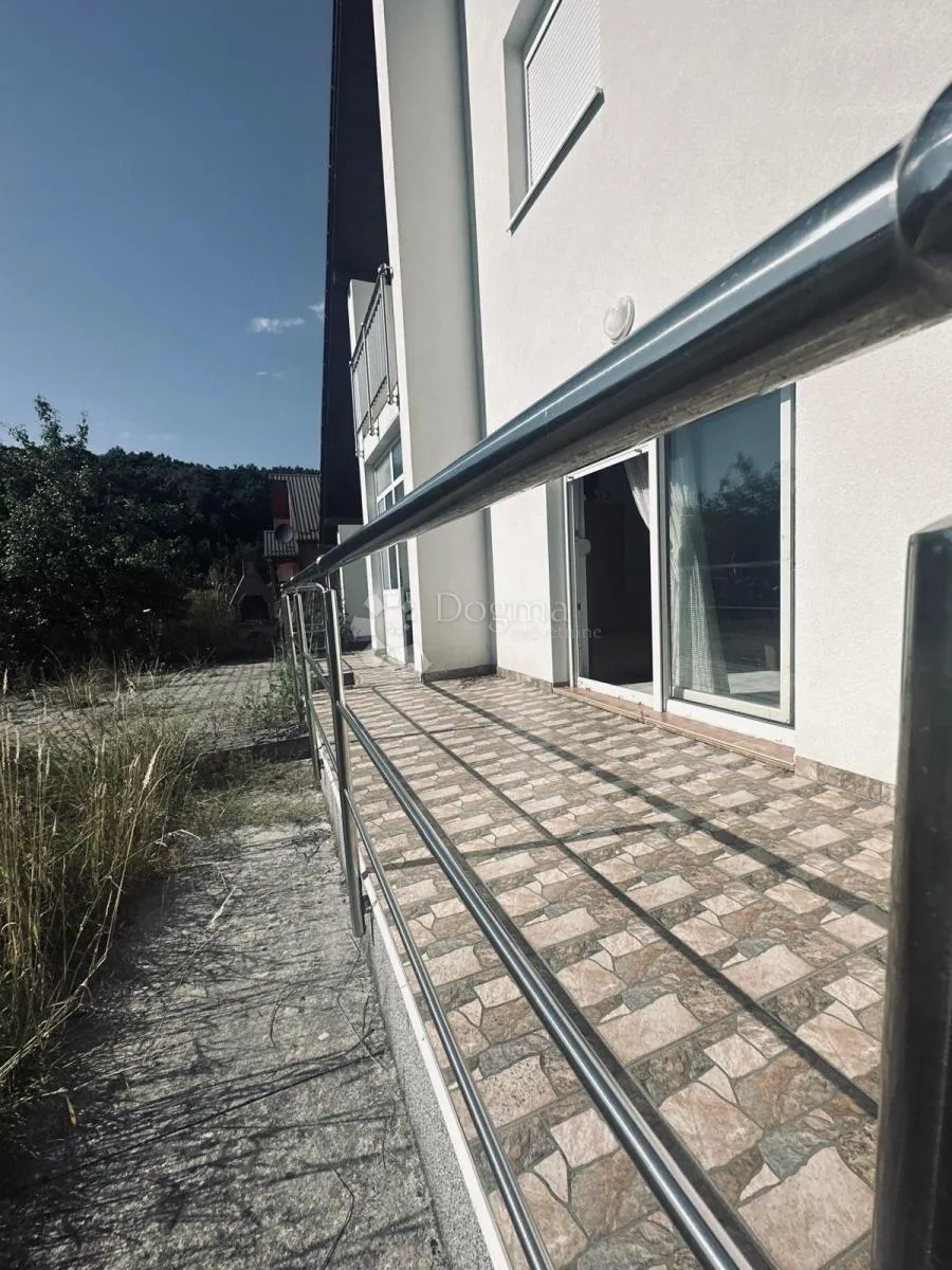 kvalitetna i lijepa kuća na savršenoj lokaciji - slika 4