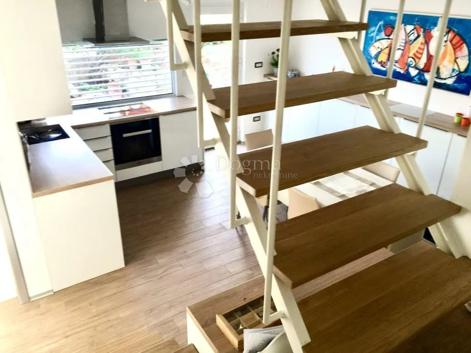 elegantna samostojeća kuća uz more – brodarica, šibenik - slika 7
