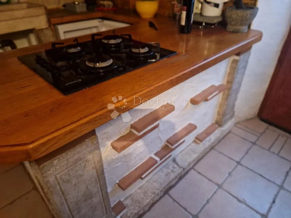 kamena ljepotica sa pogledom na more - slika 12