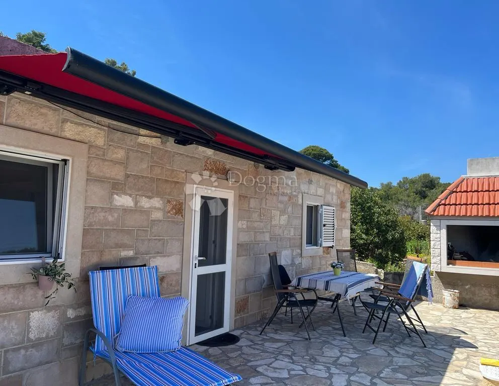 šolta-prvi red do mora, građevinska parcela 2068 m2 i kuća 10 metara do plaže - slika 11