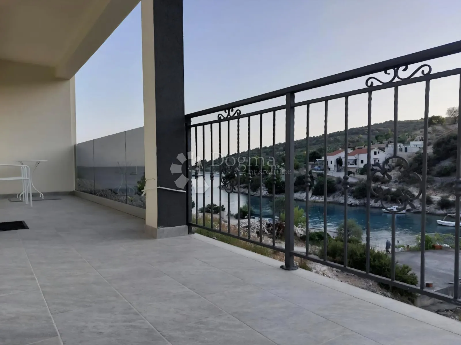 dvojna kuća sa tri apartmana, sevid - slika 11