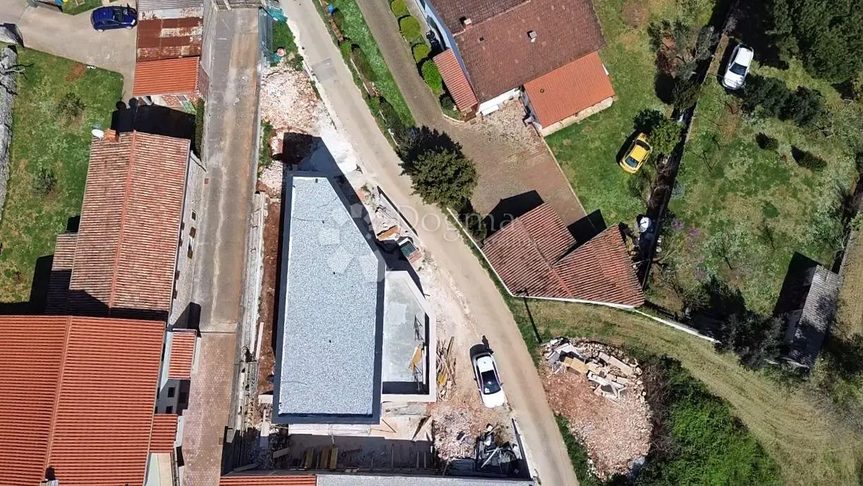 atraktivna vila u šišanu s dva odvojena stana i bazenom, blizina mora - slika 14