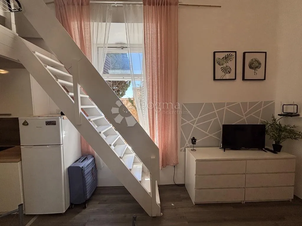 stan 28m² s galerijom - lovran - slika 3