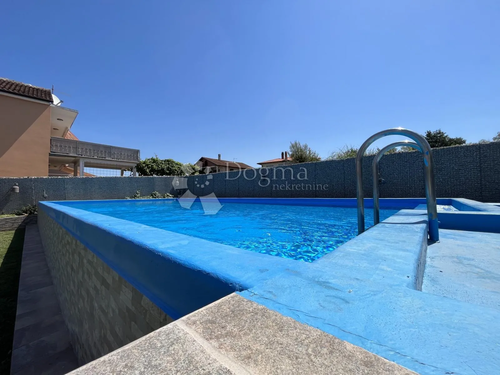 prekrasna villa s bazenom - slika 2
