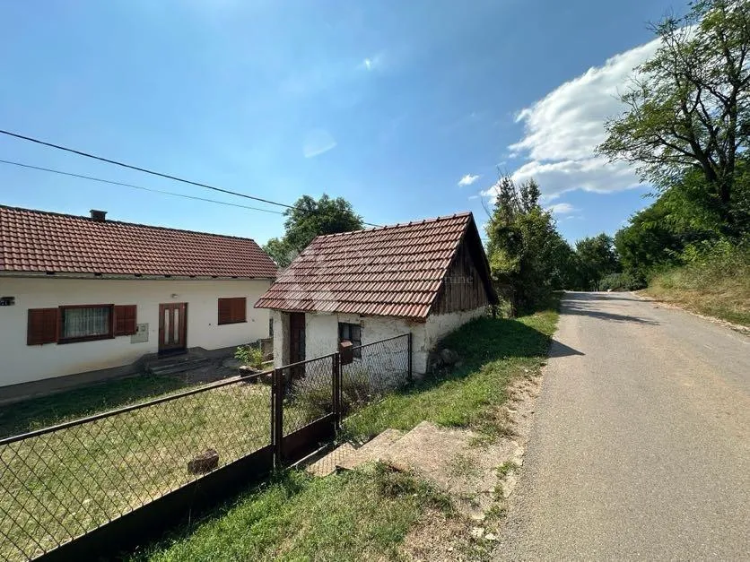 seosko imanje s dva pomoćna objekta i 3800m2 zemljišta - slika 1