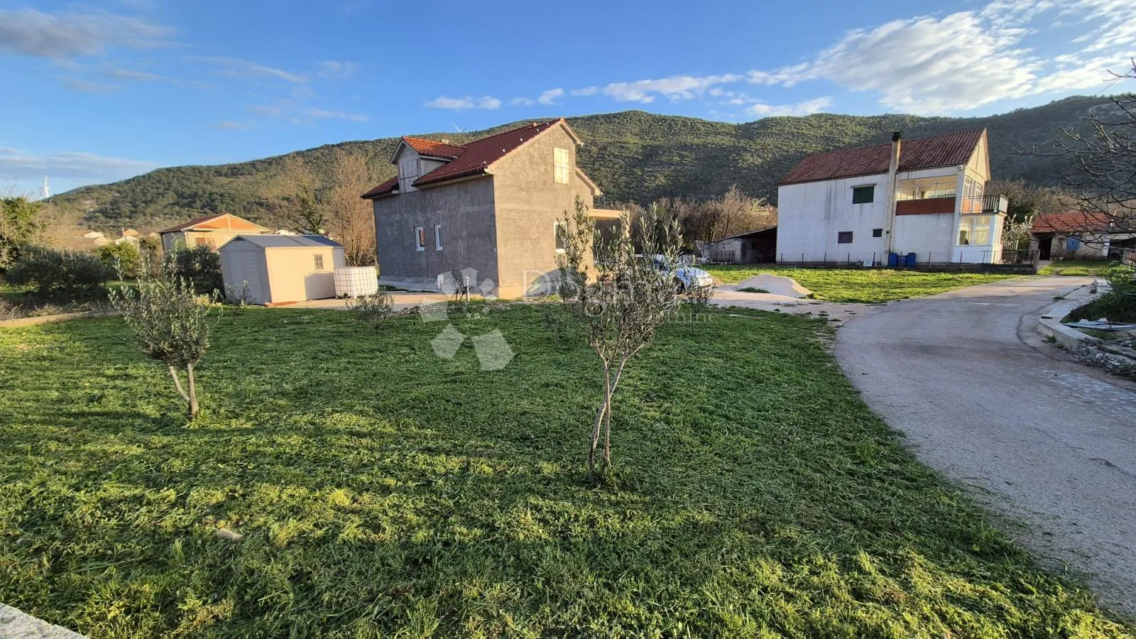 nova nedovršena kuća puna potencijala! - slika 8