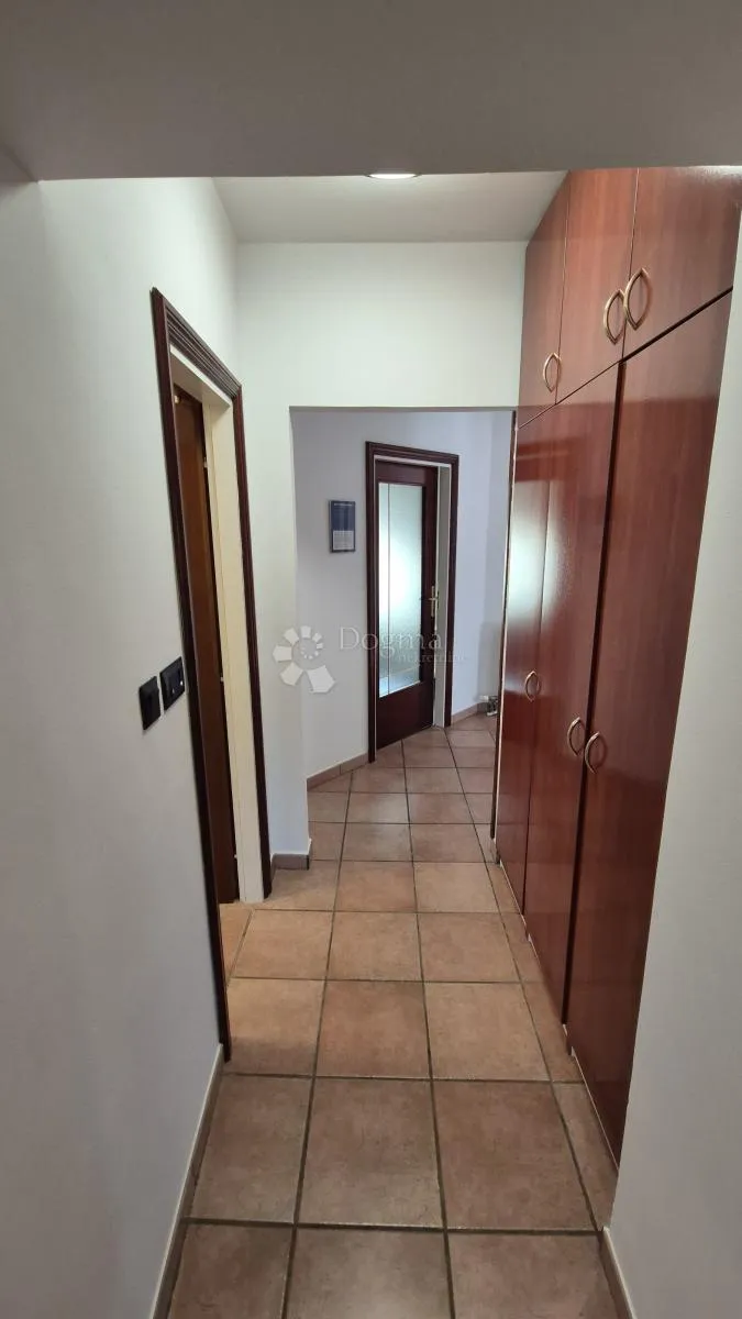 predivna kuća u okolici rijeke - slika 20