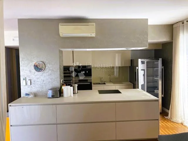 *nova cijena* luksuzni stan s podzemnom garažom u centru rovinja - slika 5