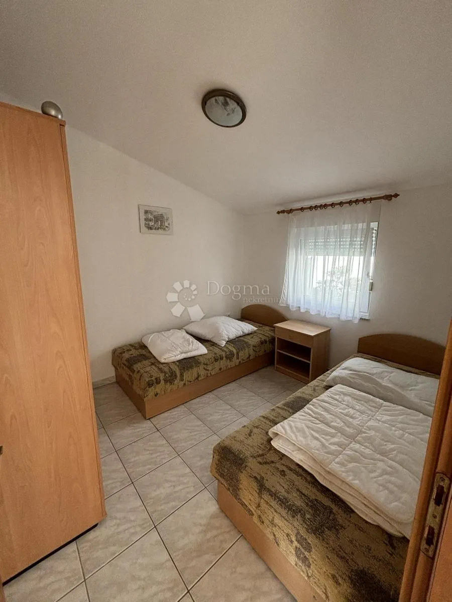 prodaje se trosoban stan na otoku viru! - slika 11