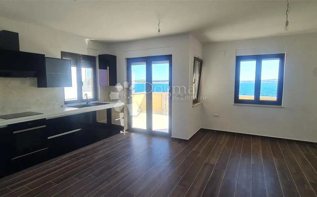 luksuzan apartman pored mora u povljani - slika 5