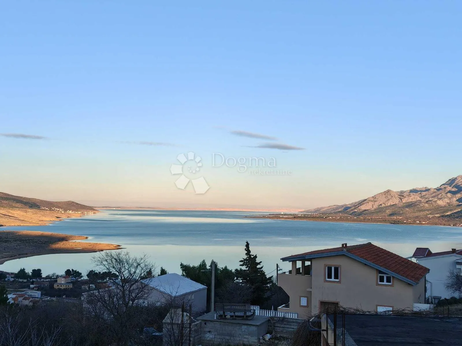 rovanjska - dvojna kuća s dva stana i pogledom na more - slika 1