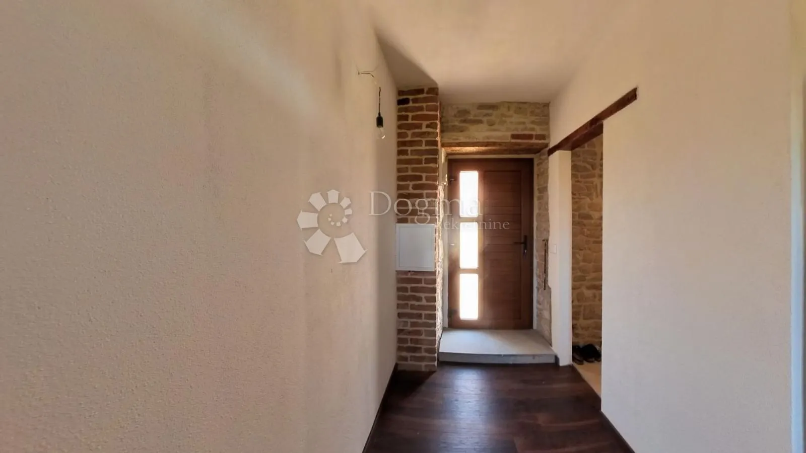 renovirana kamena kuća u nizu s velikom terasom - grohote,šolta - slika 3
