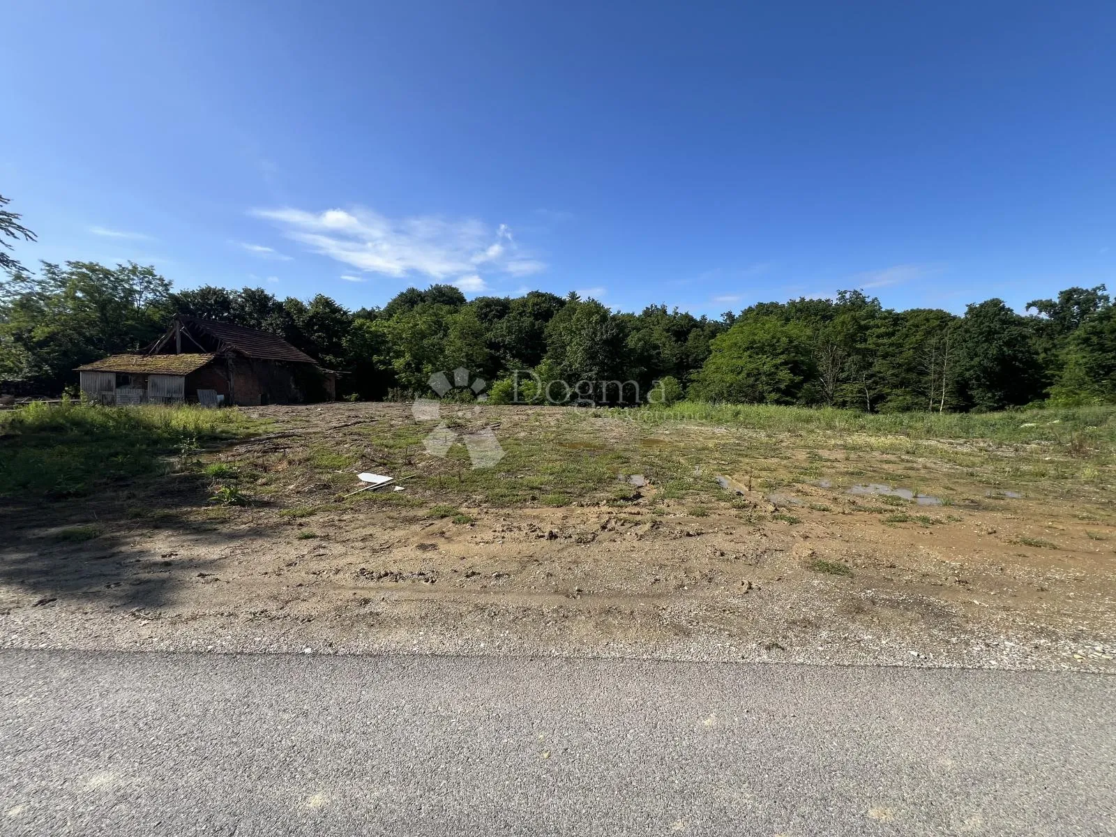 MOKRICE - Građevinsko zemljište 1.447 m2, mogućnost kupnje 690 m2 - Mokrice, Oroslavje