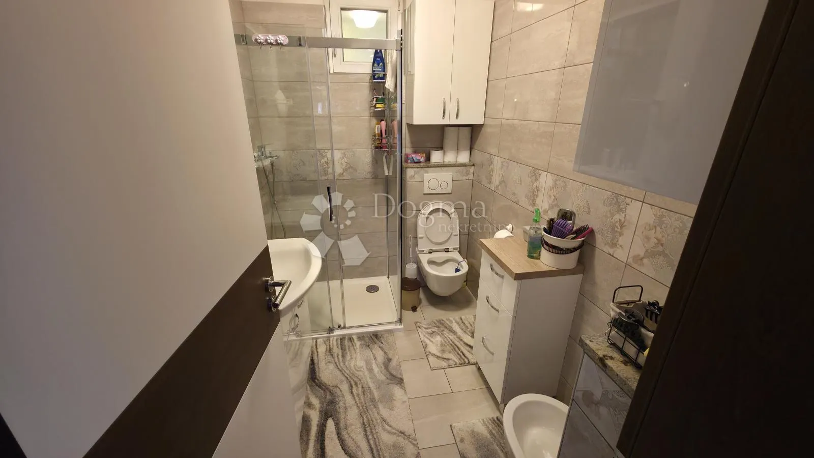 uređena katnica 257 m2 sa velikom okućnicom, žitnjak- struge - slika 18