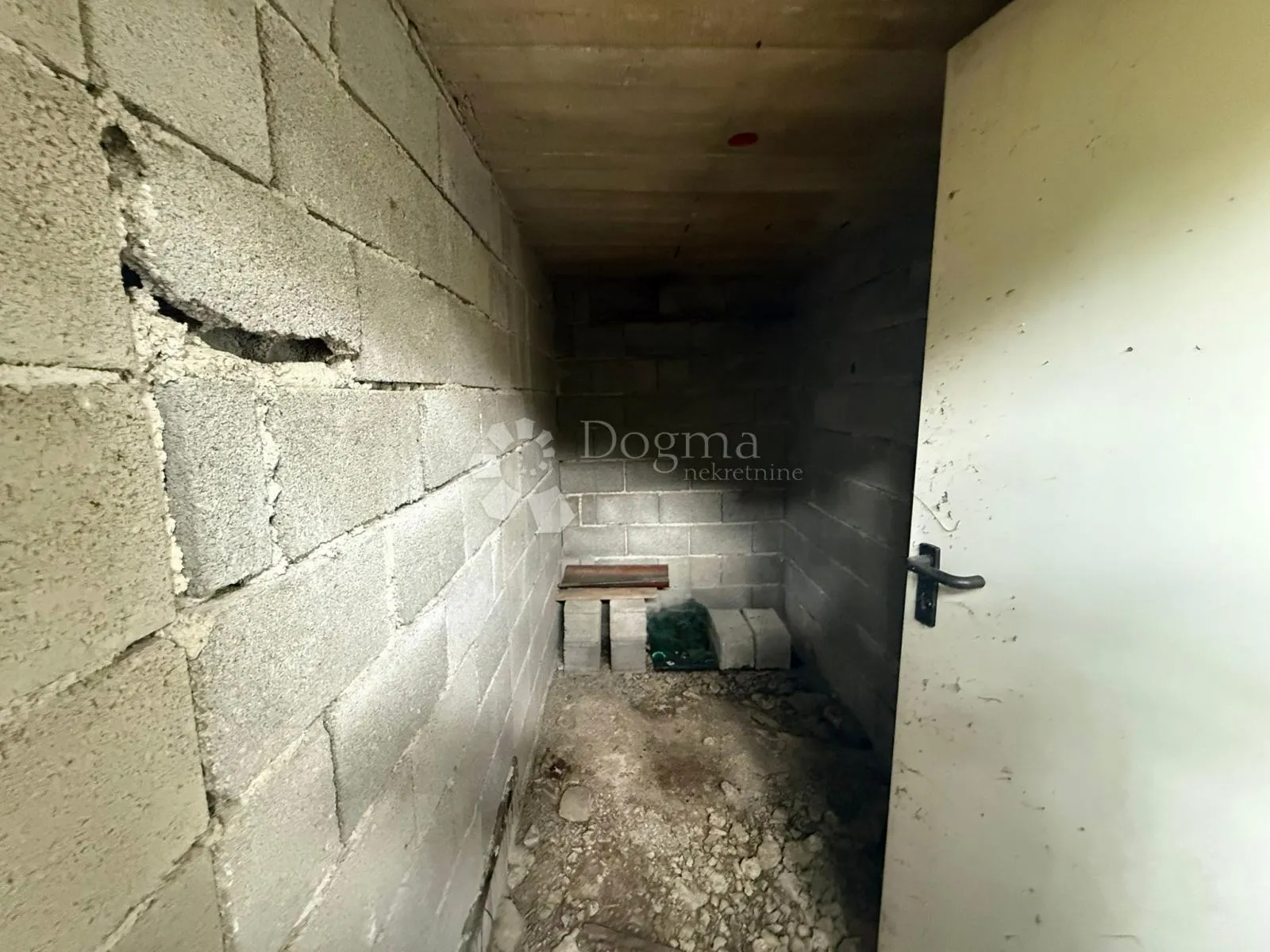 topao dom ili vikendica u prirodi - slika 12