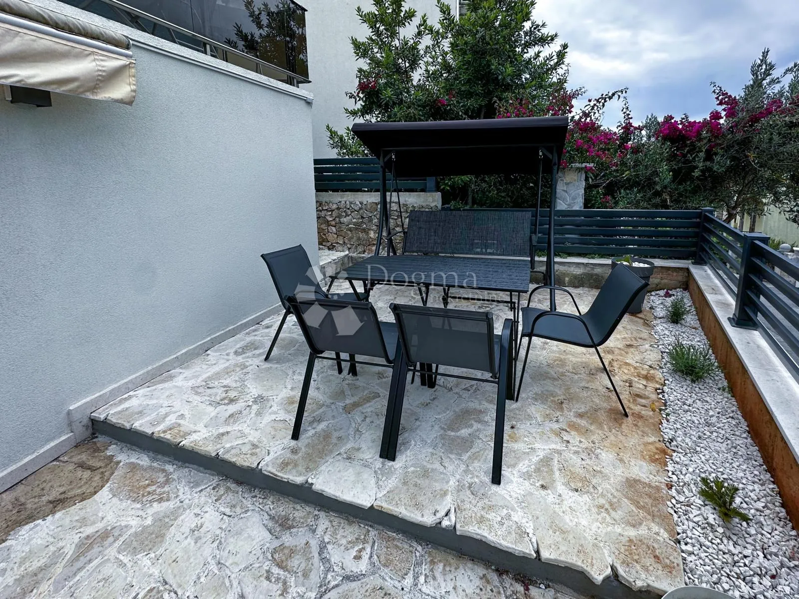 čiovo-kuća s 3 apartmana i bazenom - slika 22