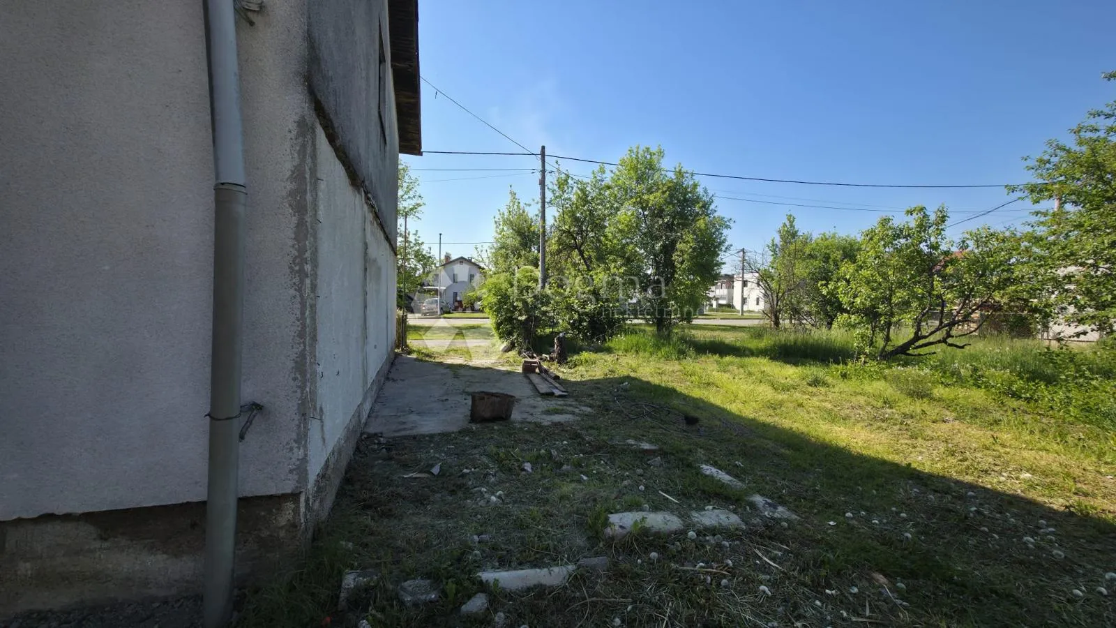 prostrana obiteljska kuća s velikom okućnicom – sisak (zeleni brijeg) - slika 8