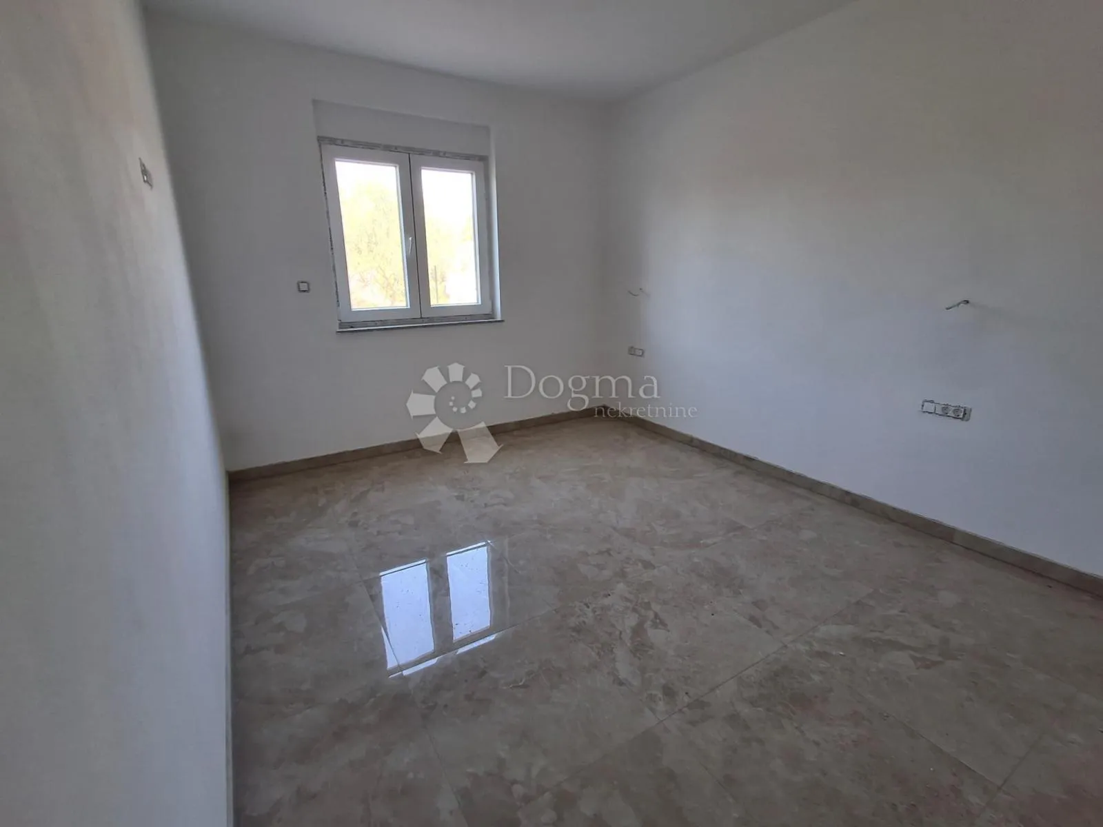 dvosobni apartman u novogradnji na top lokaciji u barbatu - slika 2