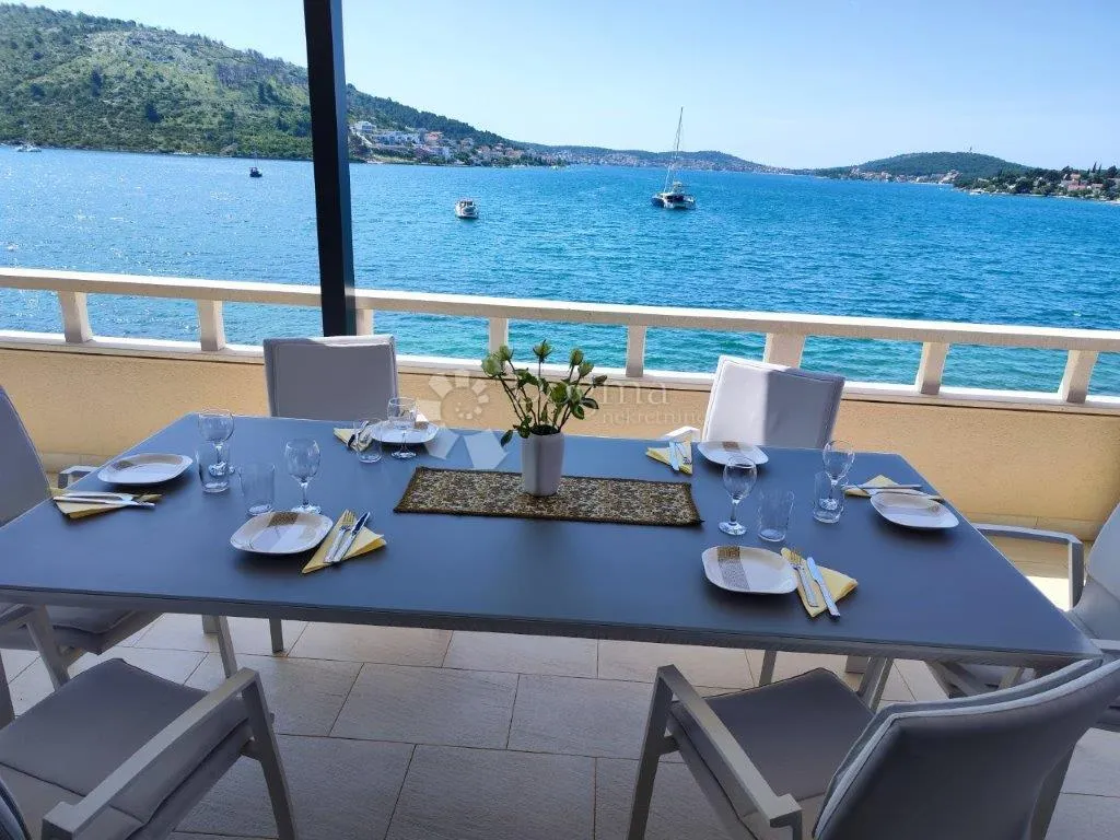 rogoznica- predivna villa na plaži - slika 25