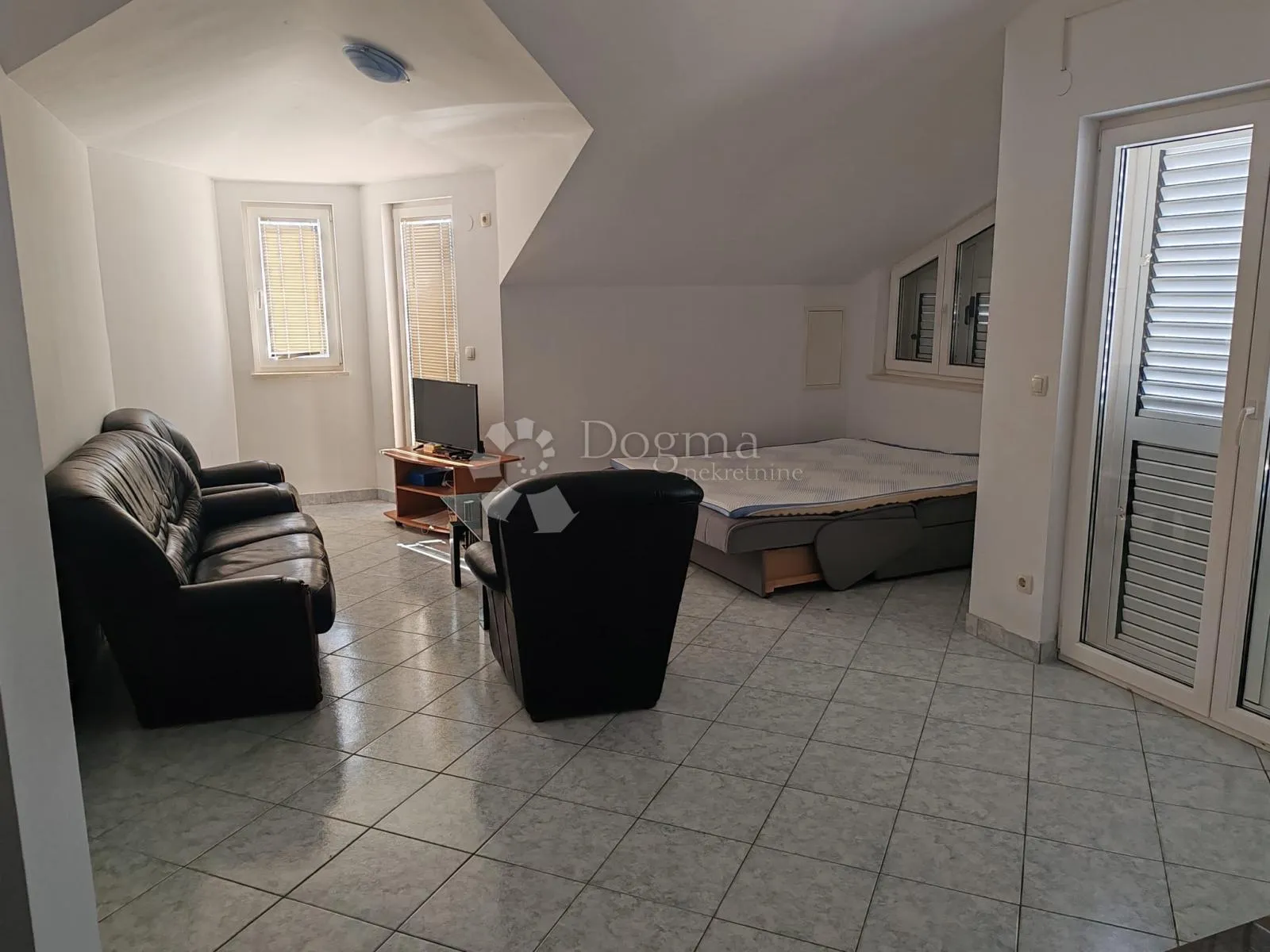 zatoglav - kuća nadomak mora sa 7 apartmana i poslovnim prostorom - slika 22