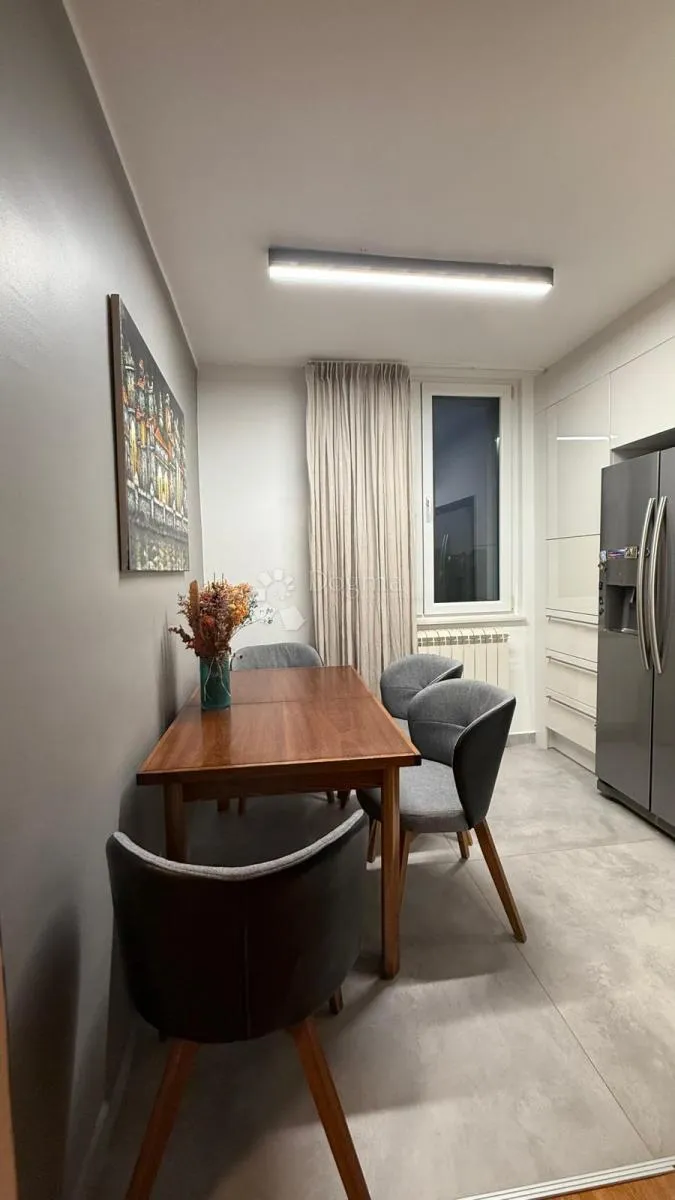 moderan renoviran stan - 5 minuta do mora! - slika 12