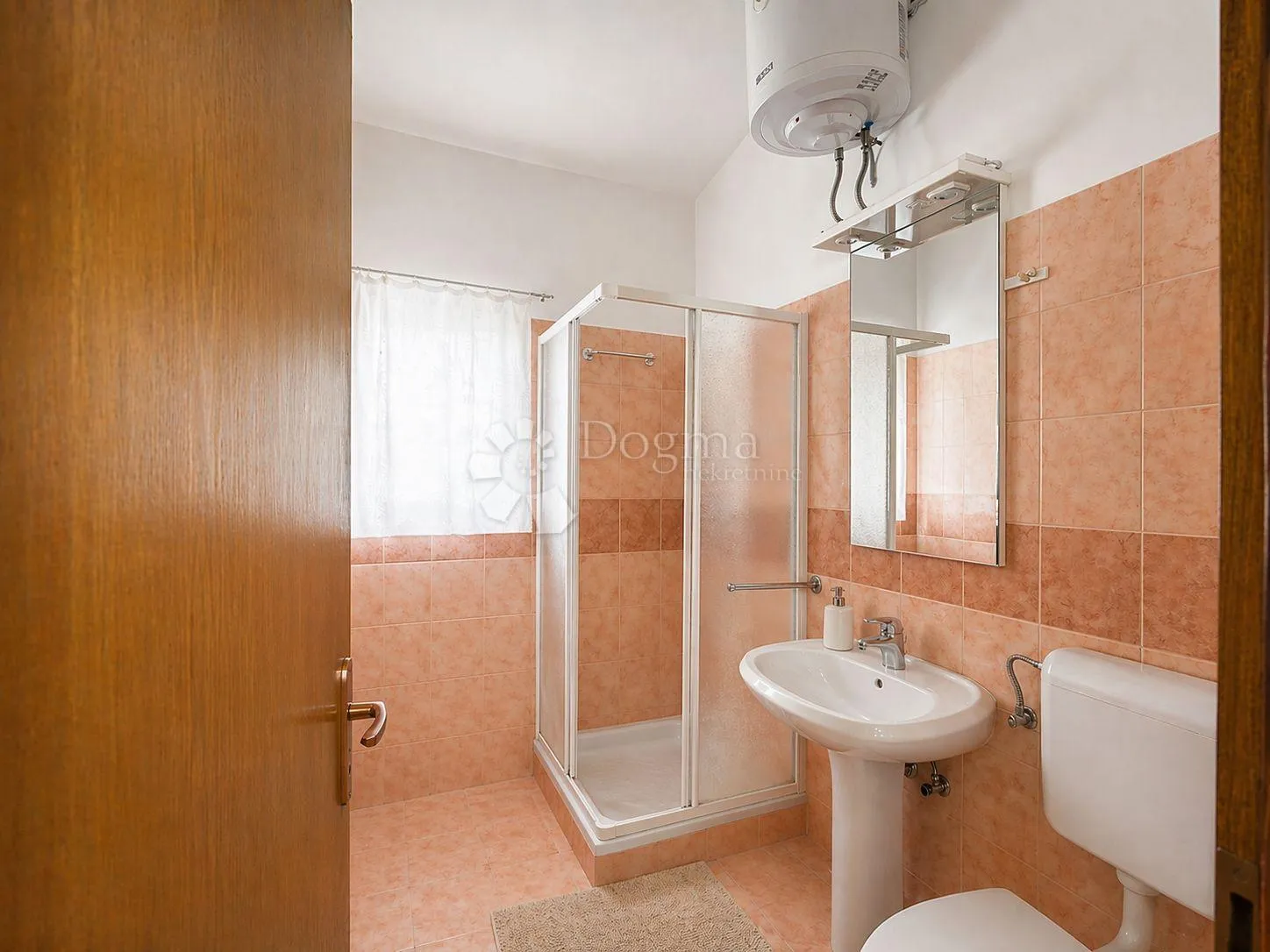 stan 130m2 - 2 stambene jedinice + terasa + parking - slika 9
