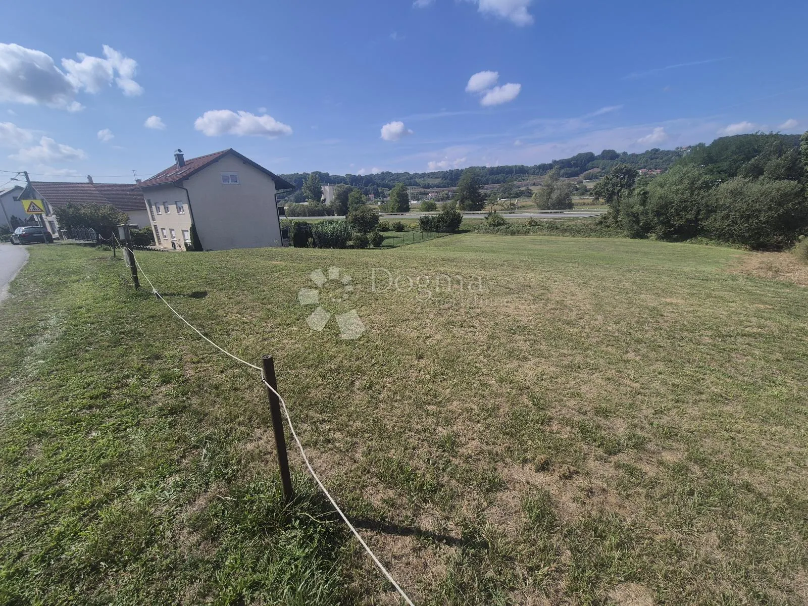 zemljište u postupku prenamjene 2.316m² nadomak krapine! - slika 2