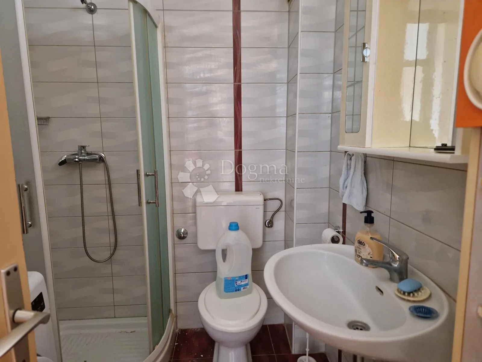 poreč,stan na top lokaciji 1.red do mora - slika 8