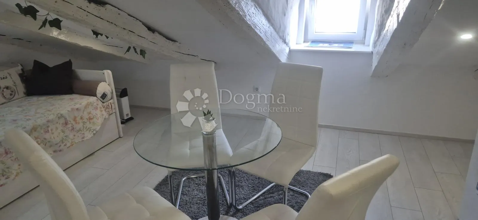 dva apartmana u strogom centru - slika 3