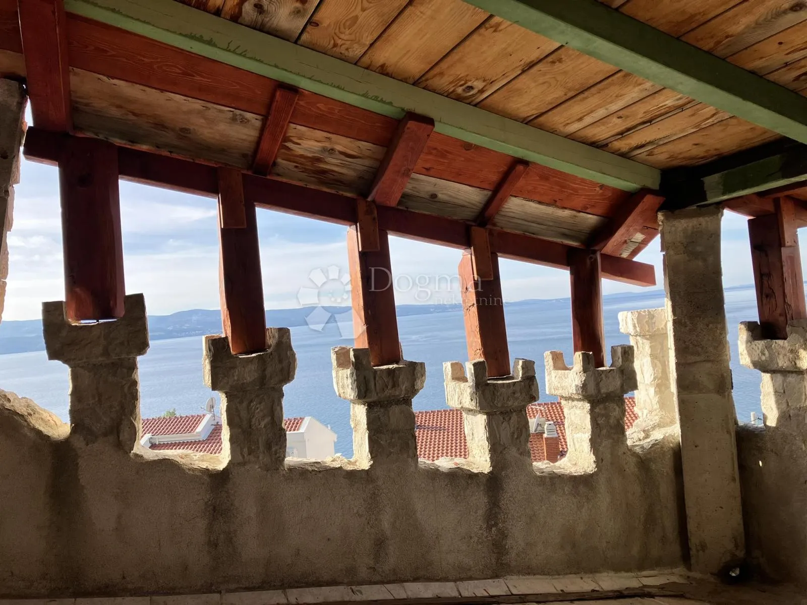 kameni ''dvorac'' s pogledom na more, omiš - slika 19