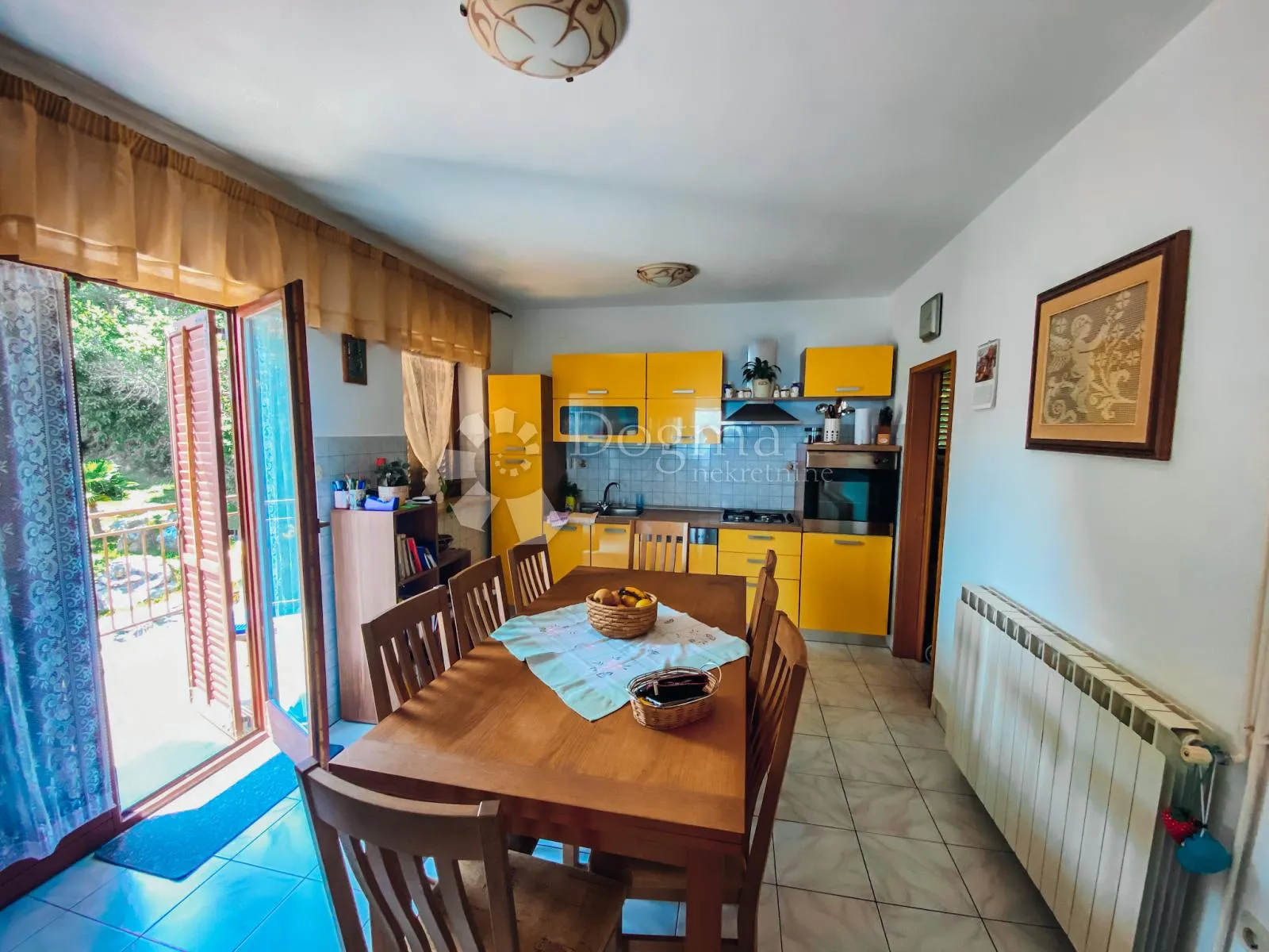 kuća sa 3 apartmana i fenomenalnim pogledom - slika 8