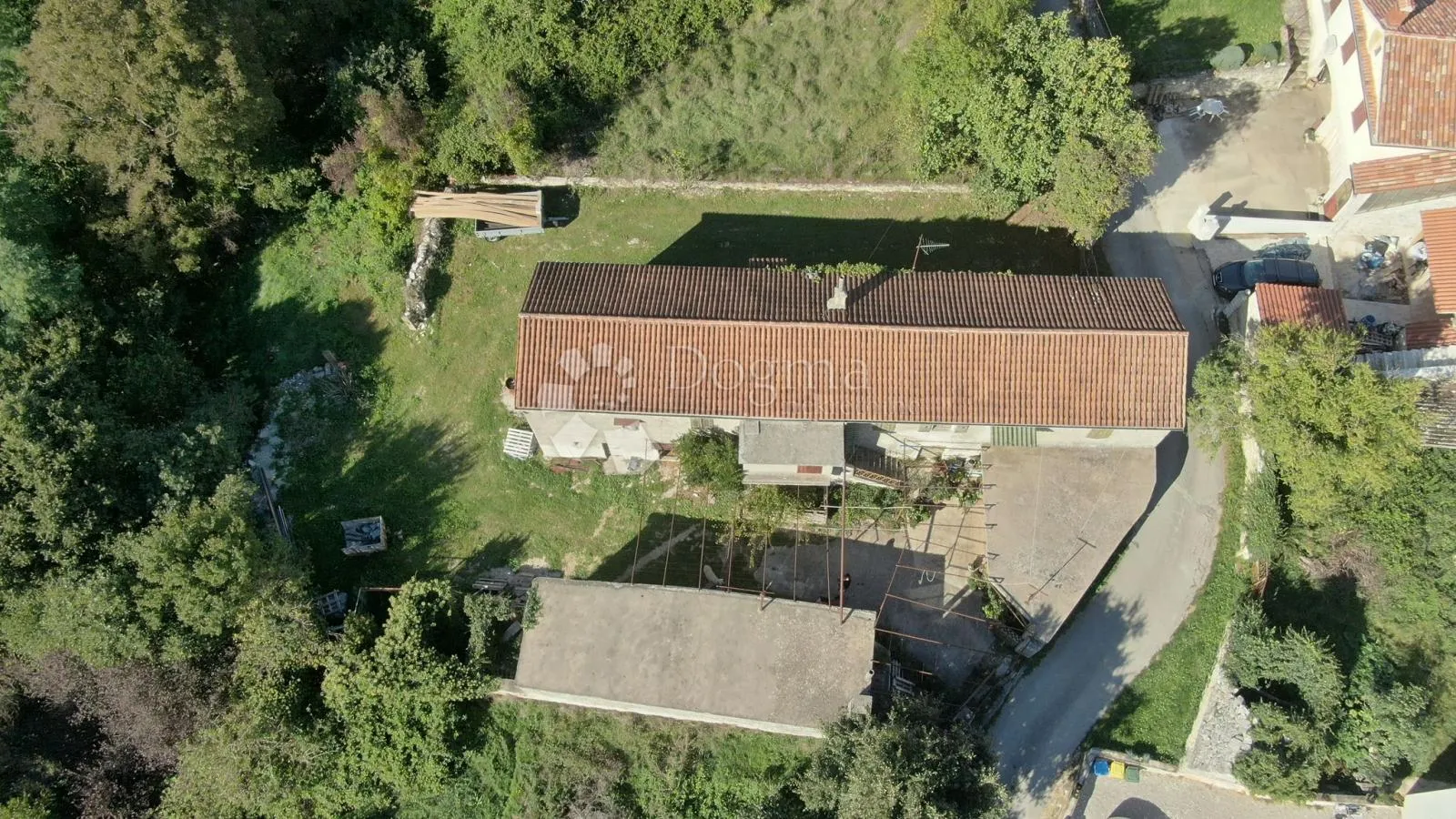 starina za adaptaciju sa velikom okućnicom u okolici žminja - slika 2