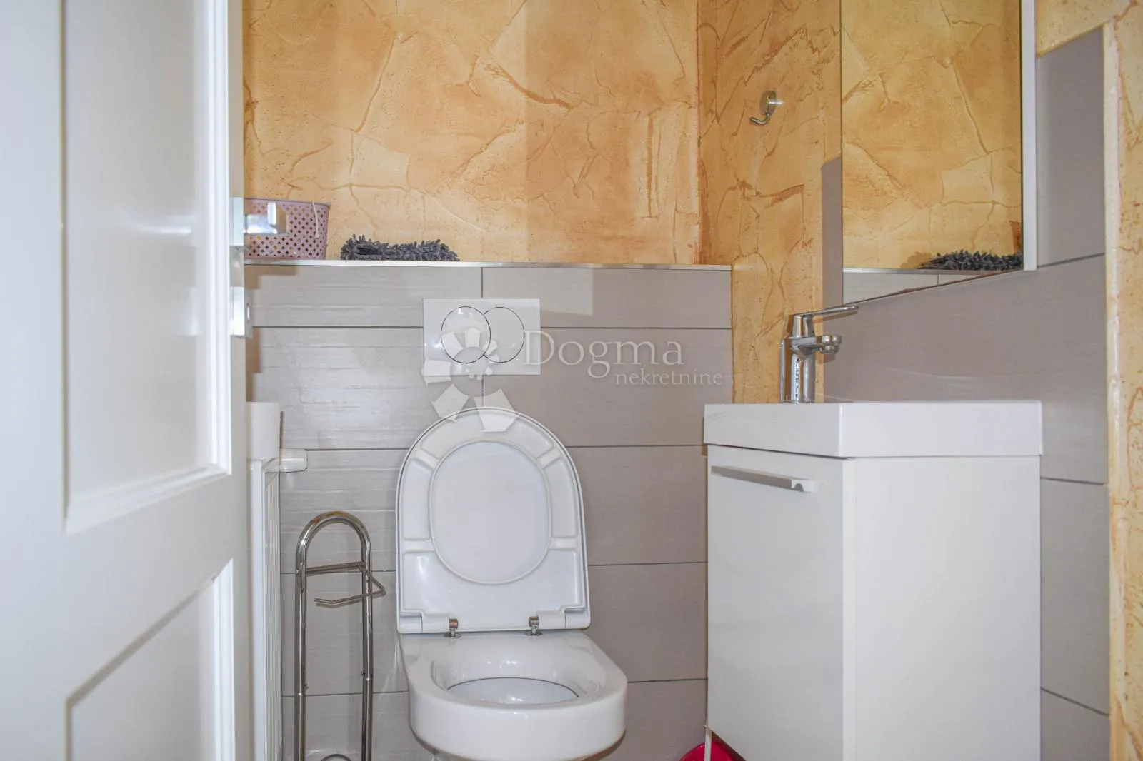 poreč, luksuzna vila s 3 stana i otvorenim pogledom na more - slika 30