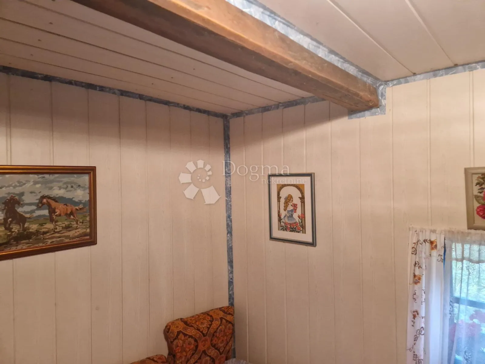 dvije drvene kućice na cca 15.000 m² zemljišta s pogledom na veliki tabor - slika 9