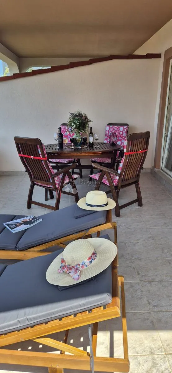 odlična apartmanska kuća u mandrama - slika 6