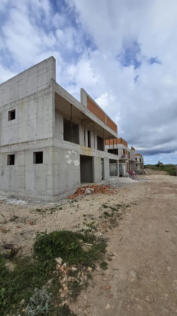 moderna vila u sabunikama sa bazenom i pogledom na more- objekt b - slika 9
