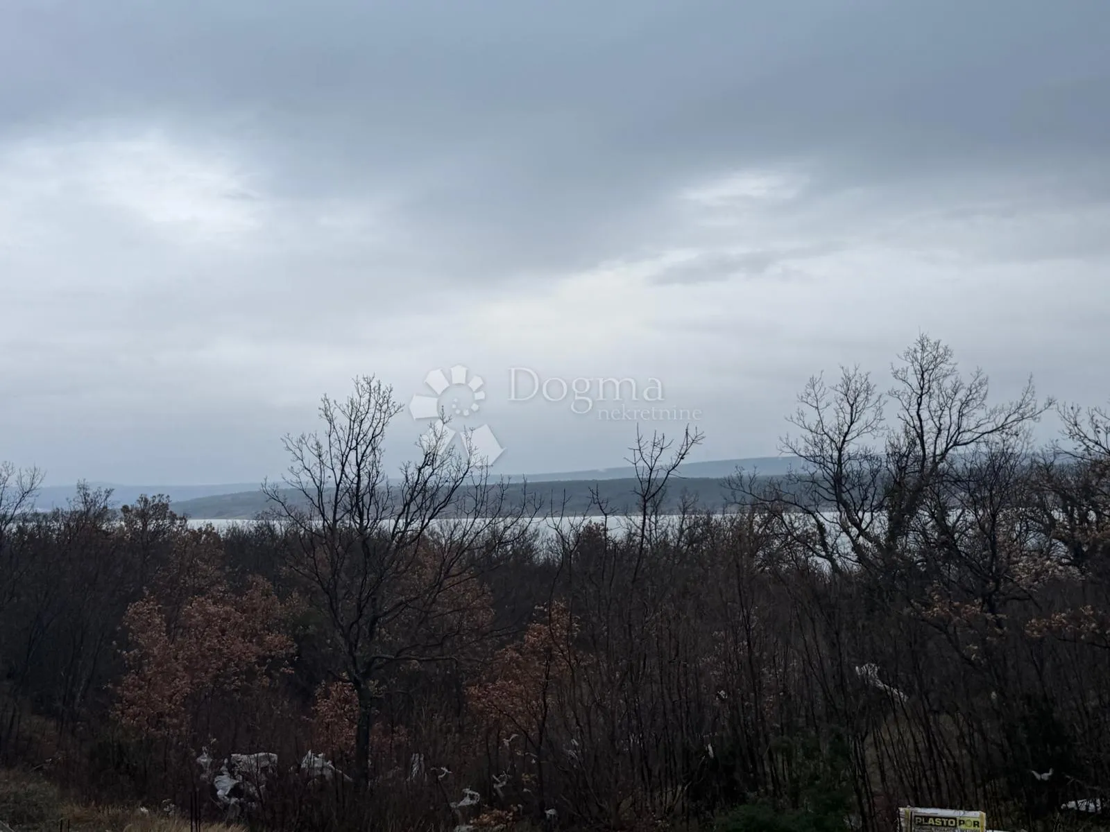 zemljište s dozvolom i temeljima pogled more - slika 3
