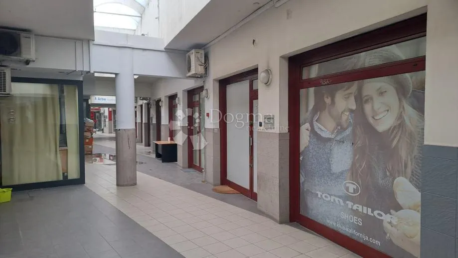 knežija – poslovni prostor 67,5 m² + galerija, prizemlje, odlična lokacija - slika 10